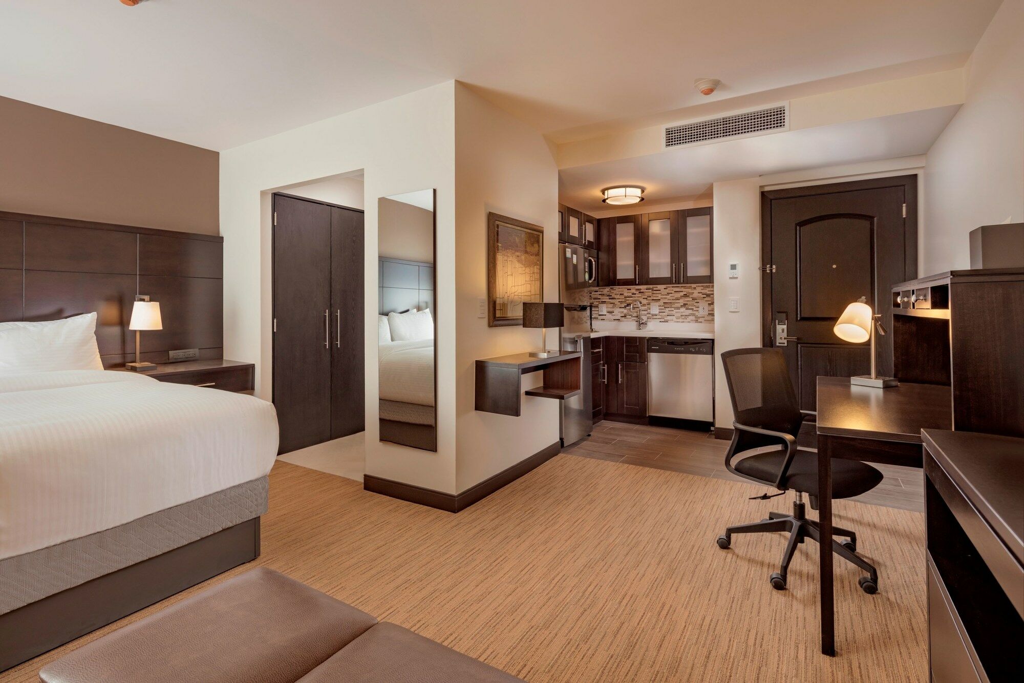Staybridge Suites Silao By Ihg מראה חיצוני תמונה